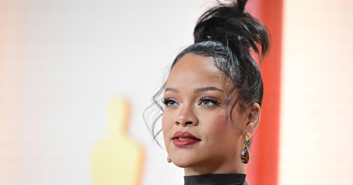 NextImg:Rihanna's Daring Pregnancy Style Is Back In Oscars Red Carpet Look