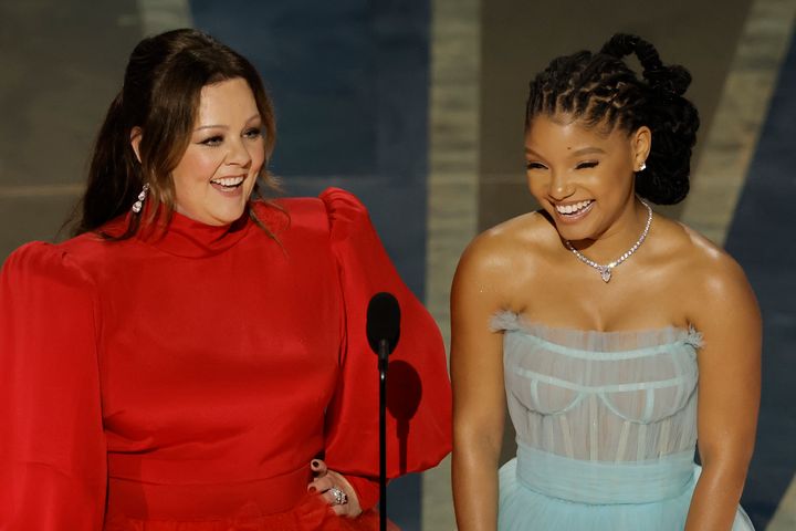 Melissa McCarthy (left) and Halle Bailey introduced the new "Little Mermaid" trailer at the 2023 Oscars ceremony. 