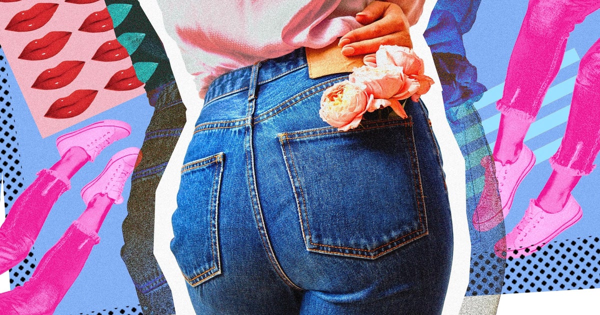 NextImg:Momcore Isn't Just 'Bad Jeans' Anymore. It's Much More Toxic.