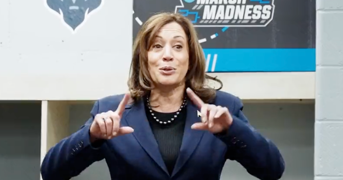 NextImg:Kamala Harris Consoles Howard After NCAA Loss With Inspiring Locker Room Speech