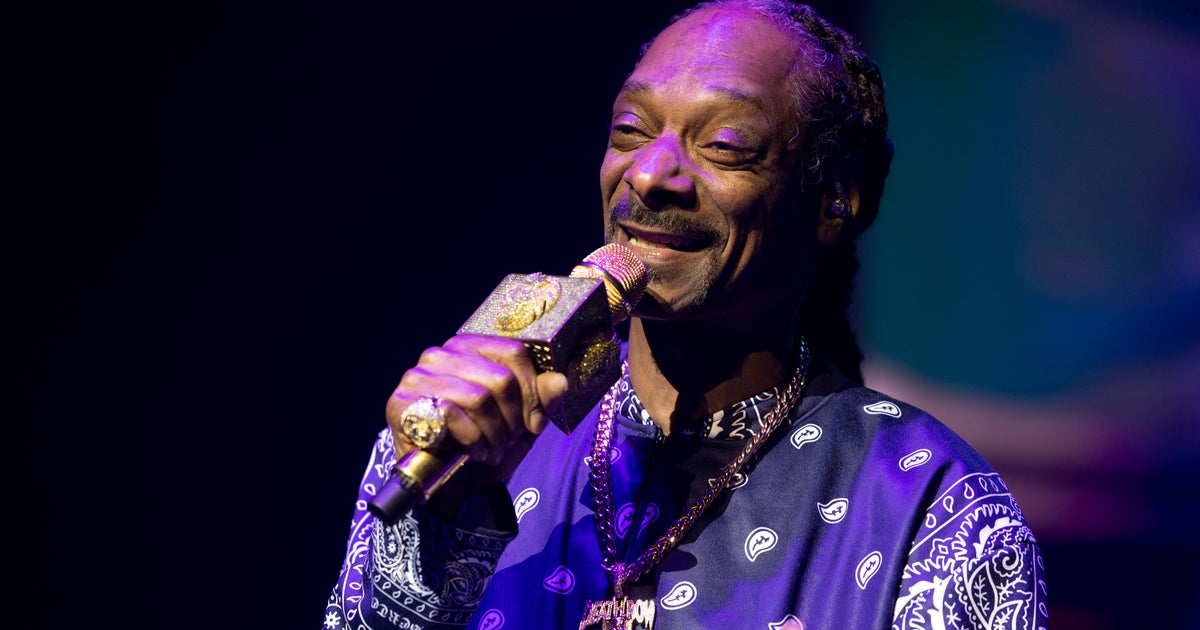 Snoop Dogg Dances To Bagpipes After Landing In Scotland HuffPost UK