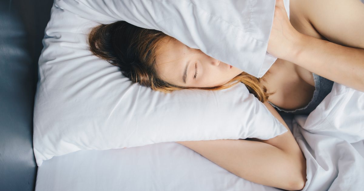 Photo of These Sleep Habits Are Putting Your Heart Health At Risk