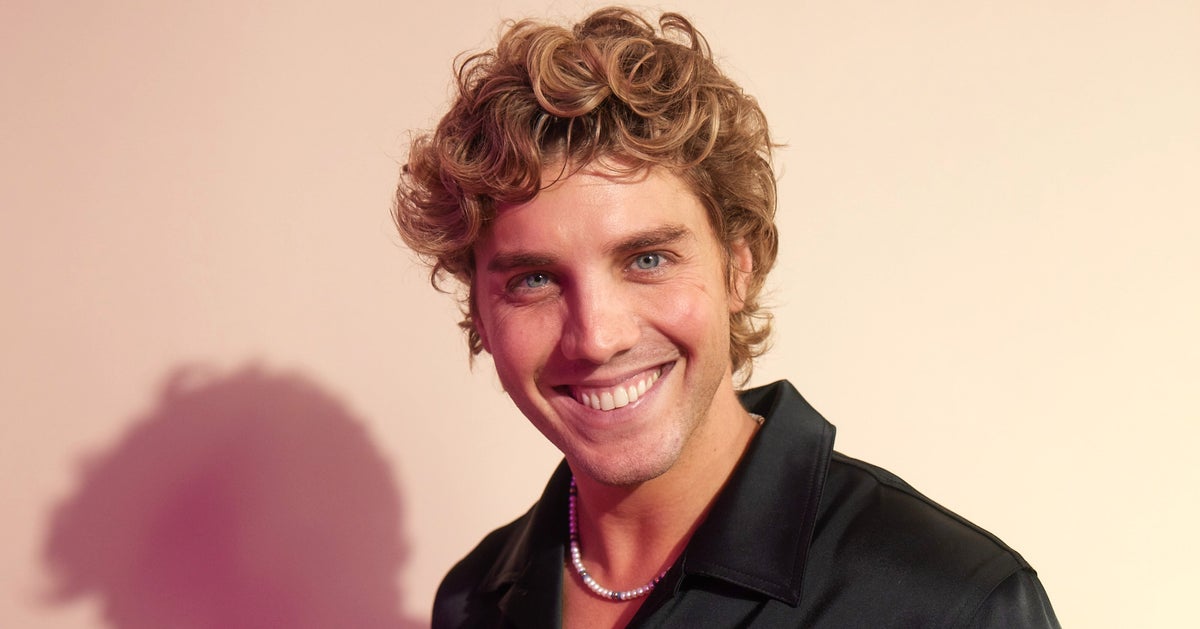 NextImg:Lukas Gage Reveals His Mom’s Reaction To NSFW ‘White Lotus’ Scene
