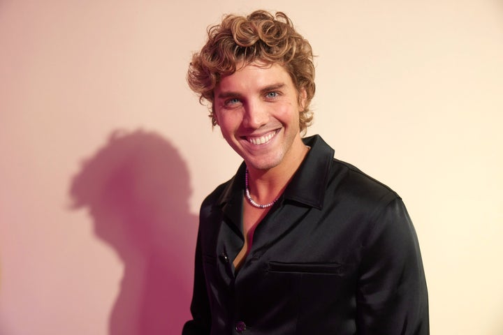 Gage acredita "todos devem abraçar todas as suas torções" e "não sinta vergonha."