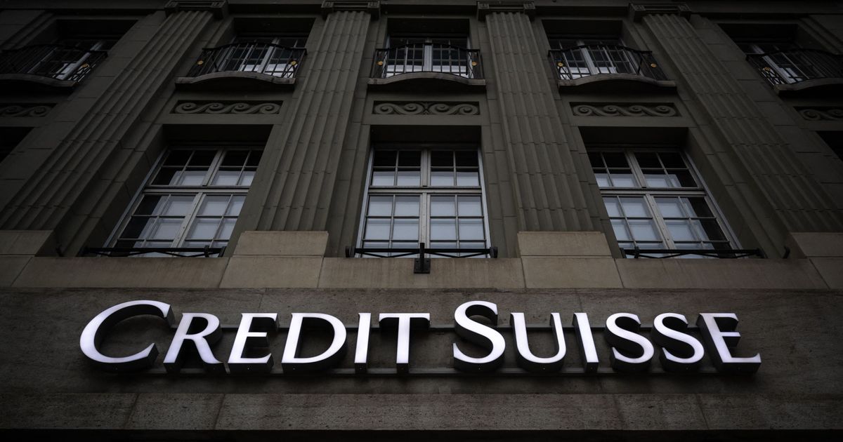 Le géant bancaire UBS acquiert son plus petit rival Credit Suisse pour éviter les turbulences du marché
