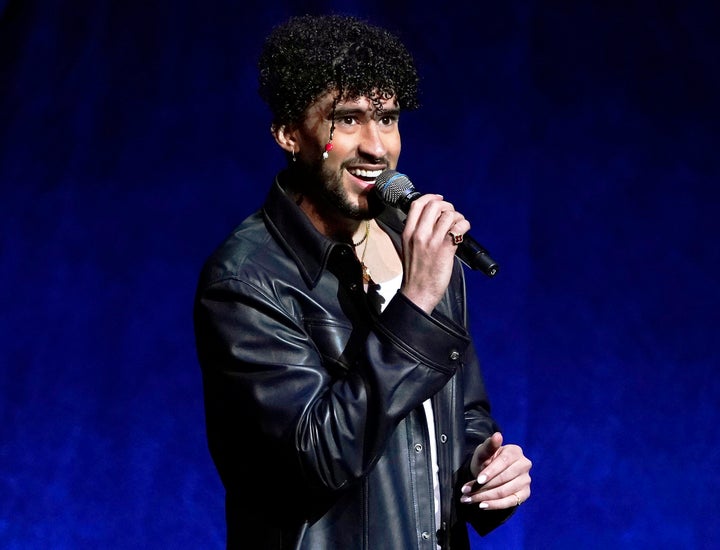 A ex-namorada de Bad Bunny está processando o astro em pelo menos US$ 40 milhões por causa de uma conhecida gravação de voz que ela forneceu ao cantor antes de ele se tornar famoso.