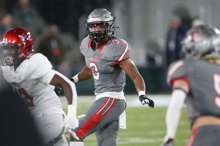 Tony Mitchell playing for his high school team in December 2021.