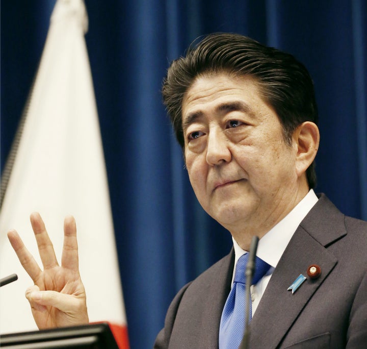 記者会見する安倍晋三首相=2016年6月1日