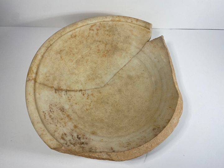 Μαρμάρινη κυκλαδική φιάλη. Διάμετρος 47,5 εκ. 2700-2400 π.Χ.