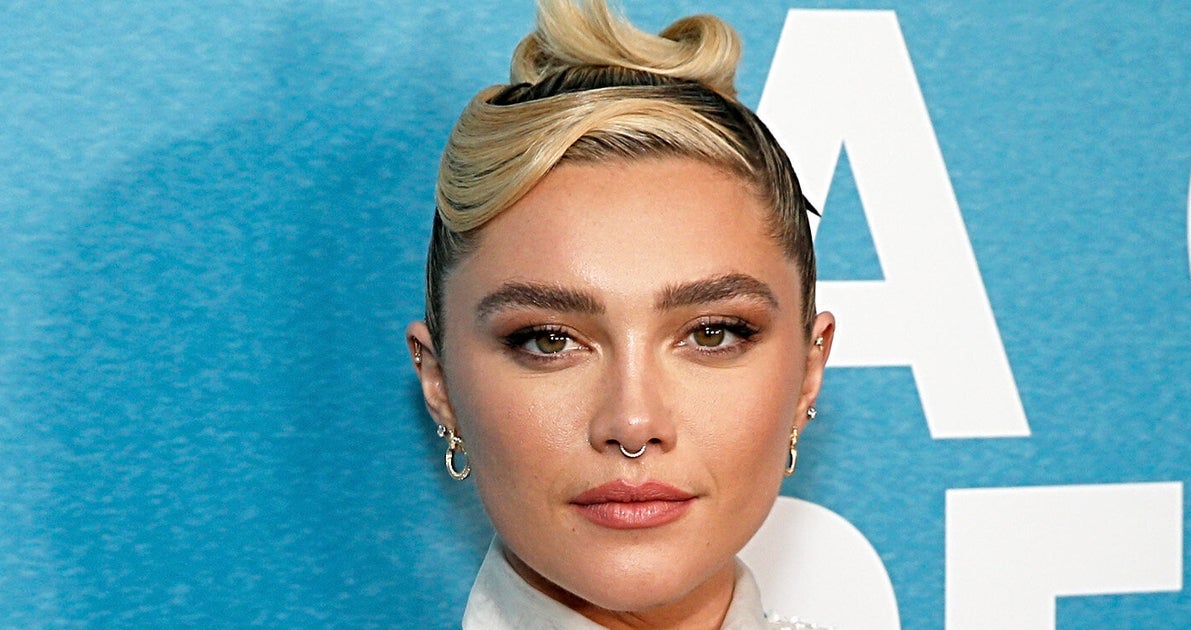 NextImg:Florence Pugh Puts Sexy Twist On Classic Suit And Tie At ‘A Good Person’ Premiere
