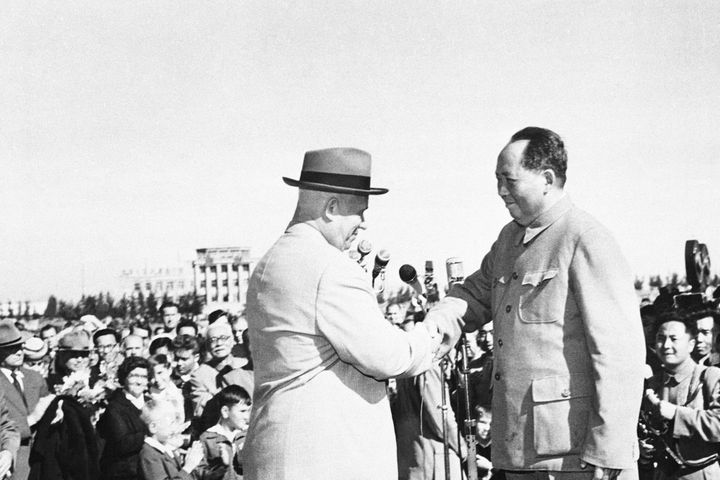 Ο Μάο Τσε Τούνγκ υποδέχεται τον Σοβιετικό πρωθυπουργό, Νικίτα Χρουστσόφ - 30 Σεπτεμβρίου 1959