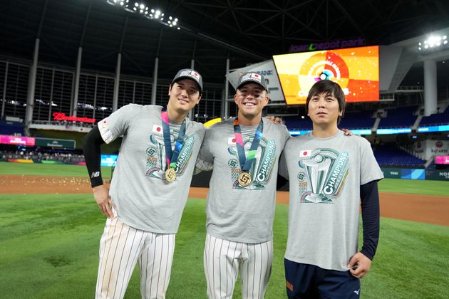 左から侍ジャパンの大谷翔平選手、ラーズ・ヌートバー選手、水原一平通訳
