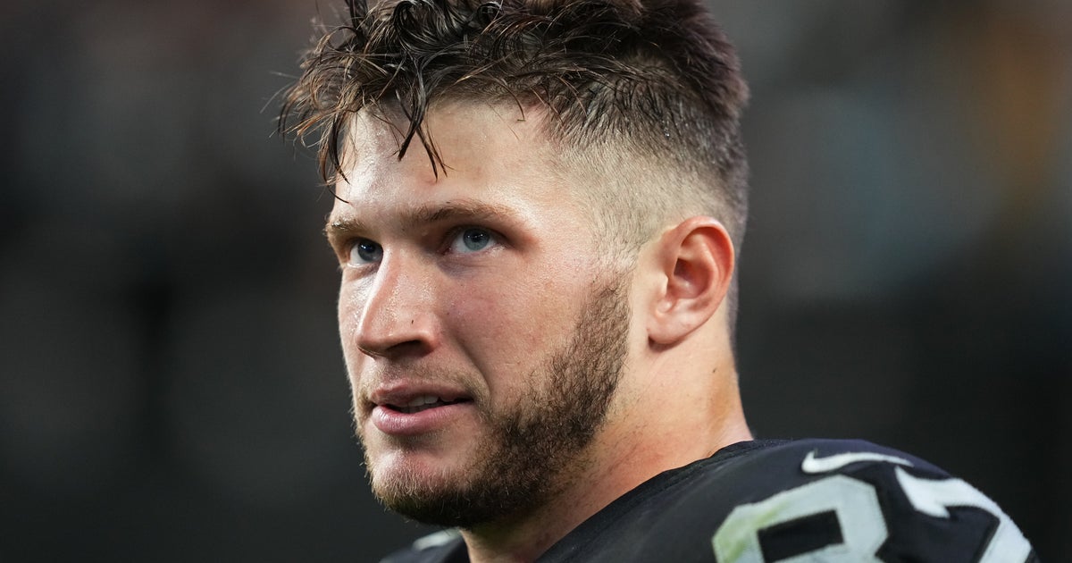 Raiders lose tight end Foster Moreau to season-ending knee injury