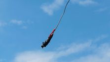 

    Bungee Jumper's Cord Snaps And He Incredibly Lives To Tell The Tale

...