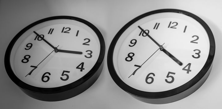 Αλλαγή ώρας - Την Κυριακή στις 03:00 τα ξημερώματα, τα ρολόγια πηγαίνουν μία ώρα μπροστά. Πέμπτη 23 Μαρτίου 2023 (ΚΩΣΤΑΣ ΤΖΟΥΜΑΣ / EUROKINISSI)