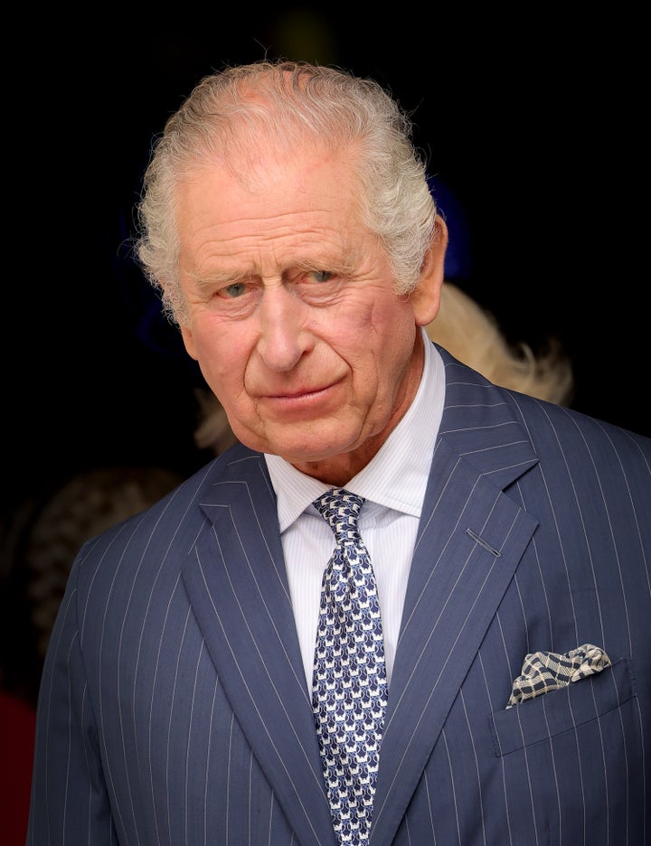Der Staatsbesuch von König Charles in Frankreich wurde wegen Massenprotesten verschoben 2 Die Aussicht, dass der Monarch auf den Straßen von Paris mit Demonstranten und Müllhaufen konfrontiert wird, zwang die Beamten, ihre Pläne zu überdenken.
