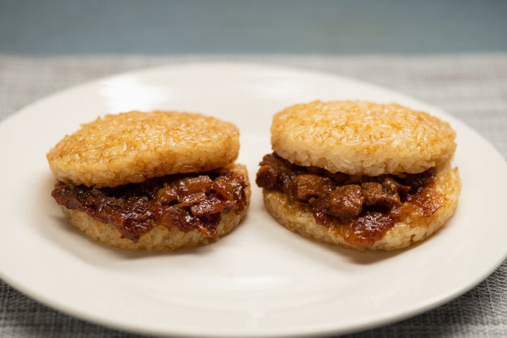 左：「ライスバーガー 大豆ミート 焼肉味」、右：「ライスバーガー 大豆ミート 生姜焼き味」