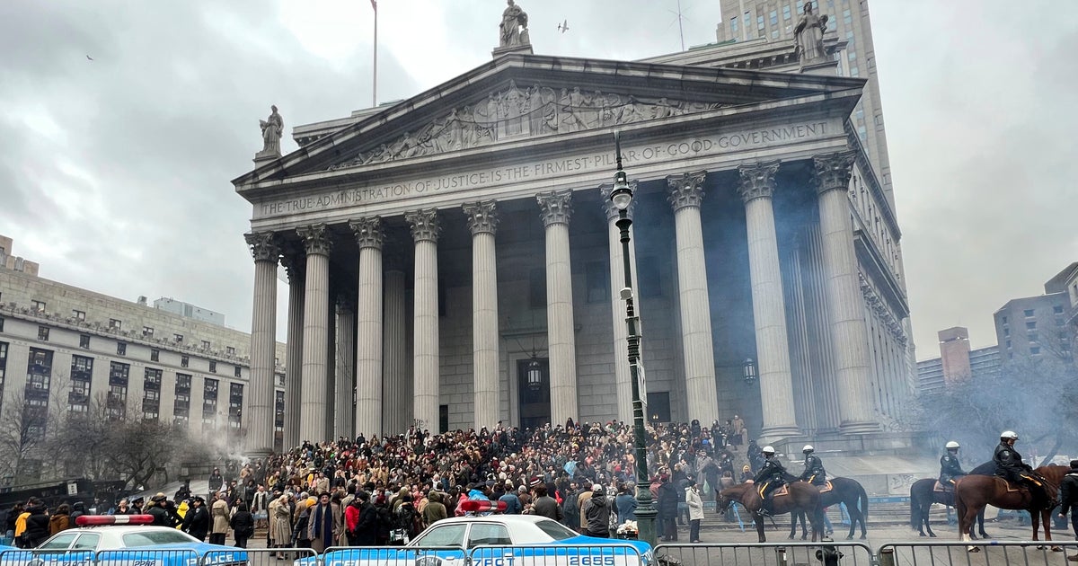 NextImg:Protestors Flock To Defend 'The Joker' – Not Trump – Outside New York Courthouse