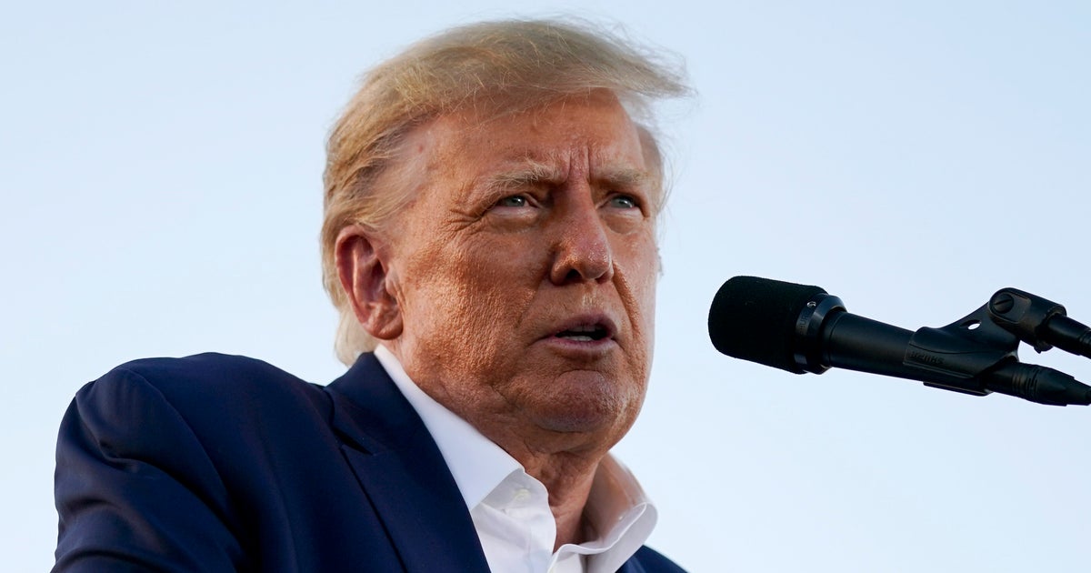 NextImg:Trump Draws From His Bag Of Roasts With An Over-The-Top DeSantis Impression