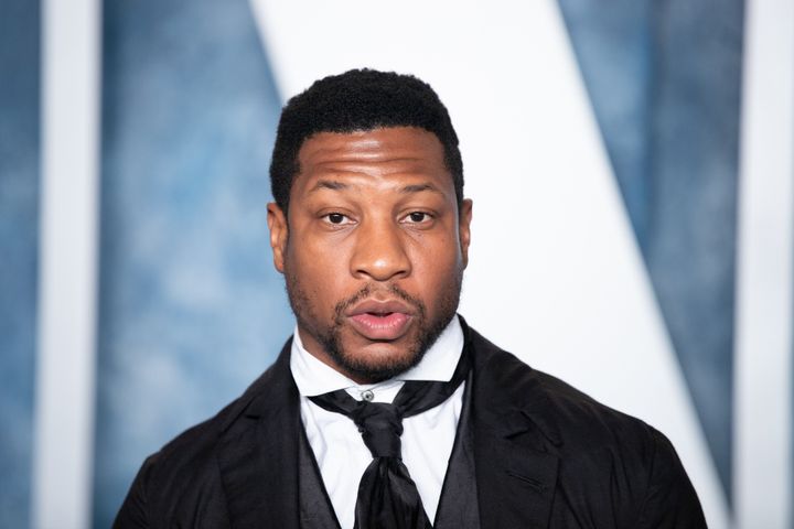 Jonathan Majors attends the 2023 Vanity Fair Oscar Party hosted by Radhika Jones at Wallis Annenberg Center for the Performing Arts on March 12, 2023 in Beverly Hills, California.