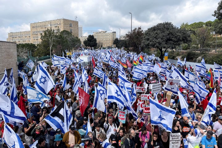 Σημερινή διαδήλωση έξω από το Ανώτατο Δικαστήριο της χώρας. 