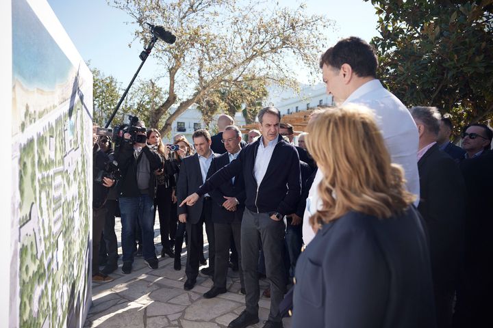 Κατά την περιοδεία του στη Φθιώτιδα ο πρωθυπουργός ενημερώθηκε και για την πρόοδο των έργων που κατασκευάζονται στην περιοχή