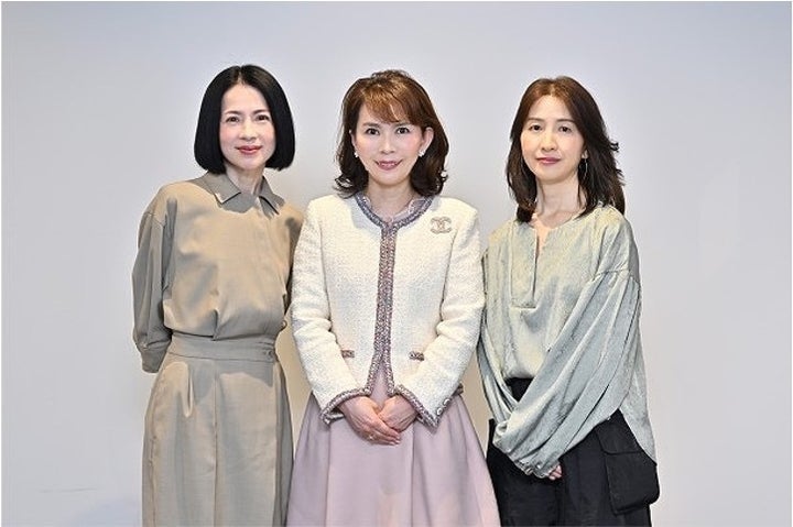 左から松本千登世さん、高須英津子先生、坂本真子＝伊ケ崎忍撮影