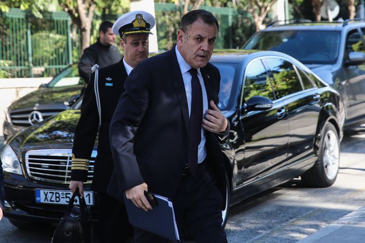 Ο Υπουργός Εθνικής Άμυνας, Νίκος Παναγιωτόπουλος, εισέρχεται στο Μέγαρο Μαξίμου για τη συνεδρίαση του ΚΥΣΕΑ