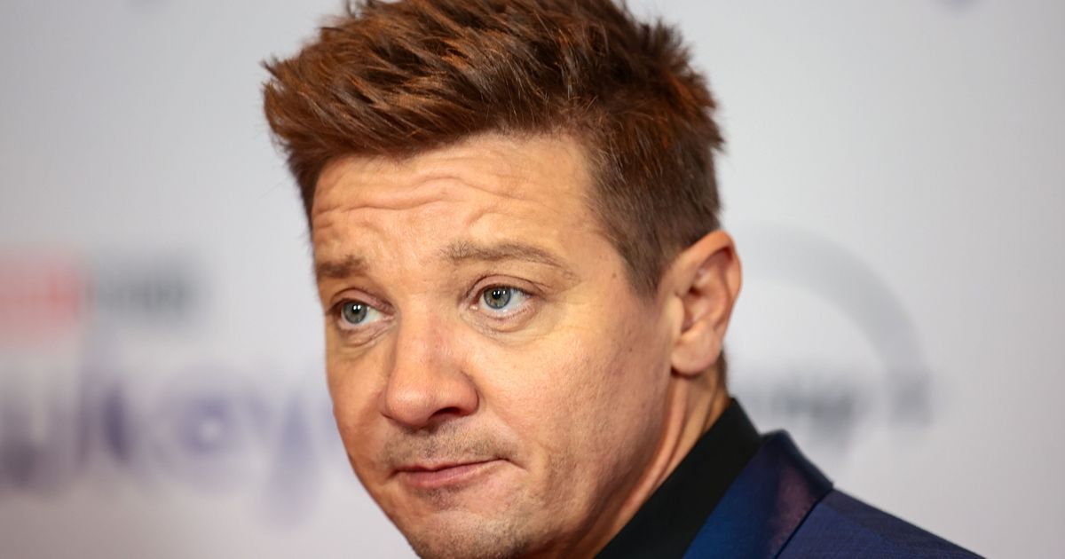 Photo of Jeremy Renner Sits Down With Diane Sawyer In First Interview Since Near-Death Accident