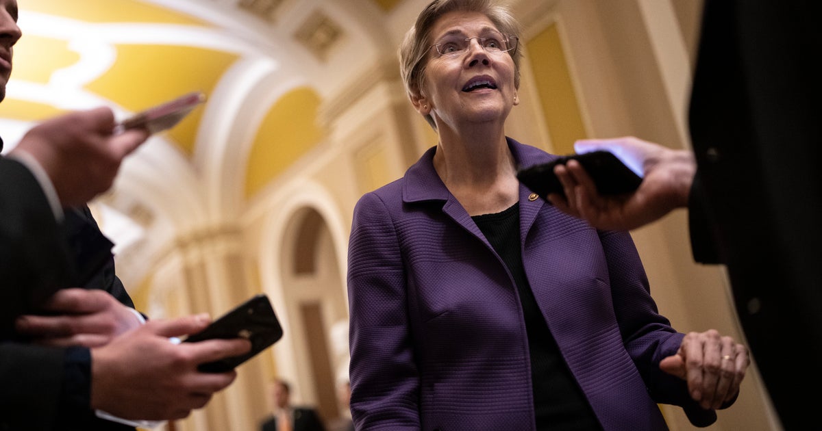 NextImg:Senators File Bipartisan Bill To Claw Back Pay From Failed Bank Executives