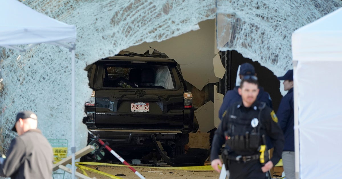 NextImg:Massachusetts Man Who Crashed SUV Into Apple Store Charged With Murder