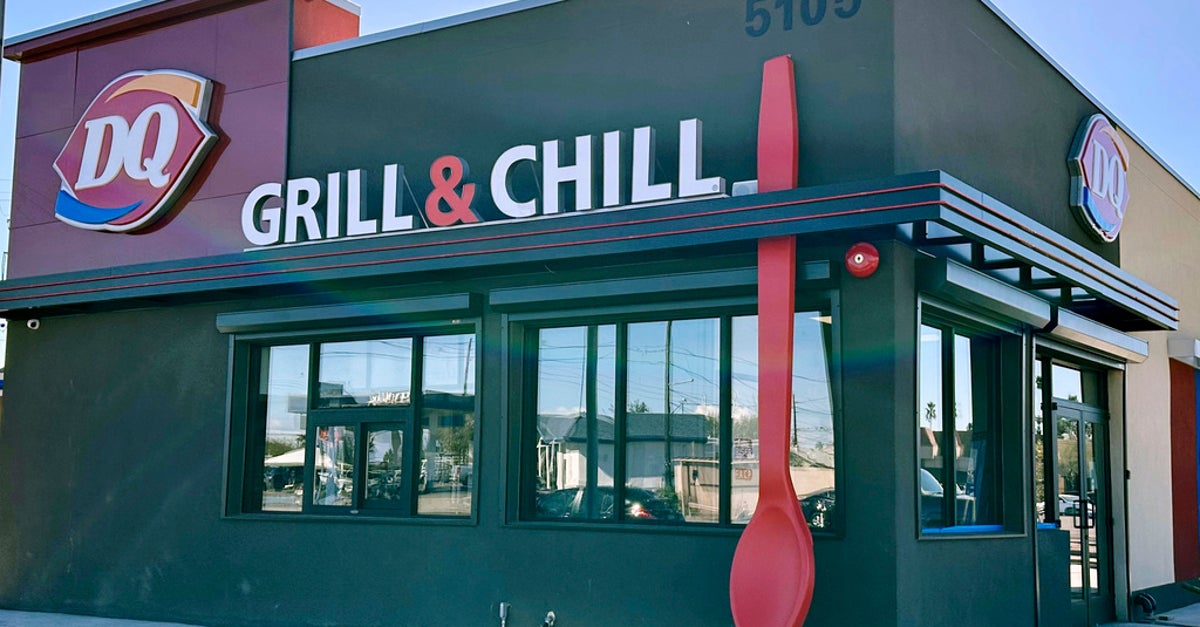 Arizona Dairy Queen Searching For Missing Giant Red Spoon - Vimarsana News