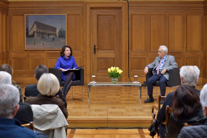 Η συνομιλία του ομότιμου καθηγητή έγινε με την δημοσιογράφο, Μαίρη Αδαμοπούλου