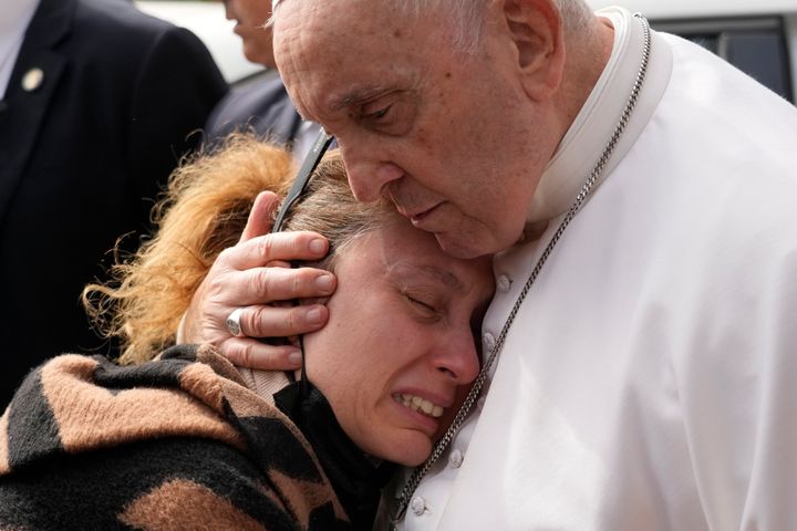 Pope Francis consoles Serena Subania who lost her daughter Angelica.