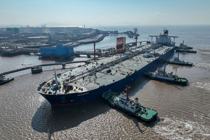 ΦΩΤΟΓΡΑΦΙΑ ΑΡΧΕΙΟΥ: Μια εναέρια λήψη δείχνει ένα δεξαμενόπλοιο αργού πετρελαίου σε τερματικό σταθμό πετρελαίου στα ανοιχτά του νησιού Waidiao στο Zhoushan, στην επαρχία Zhejiang, Κίνα, 4 Ιανουαρίου 2023. China Daily via REUTERS