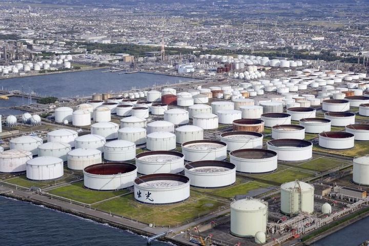 ΦΩΤΟΓΡΑΦΙΑ ΑΡΧΕΙΟΥ: Μια εναέρια λήψη δείχνει ένα εργοστάσιο πετρελαίου της Idemitsu Kosan Co. στην Ichihara, ανατολικά του Τόκιο, Ιαπωνία, 12 Νοεμβρίου 2021. Kyodo.Mandatory credit Kyodo/via REUTERS/File Photo