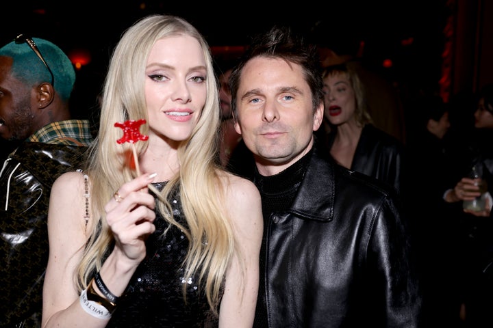 Elle Evans (à esquerda) é casada com o vocalista do Muse, Matt Bellamy, desde 2019.