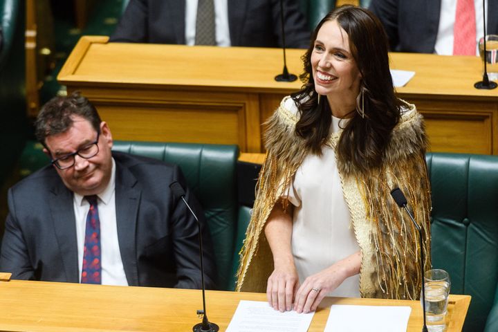 ニュージーランド議会でスピーチをしたジャシンダ・アーダーン前首相（2023年4月5日）