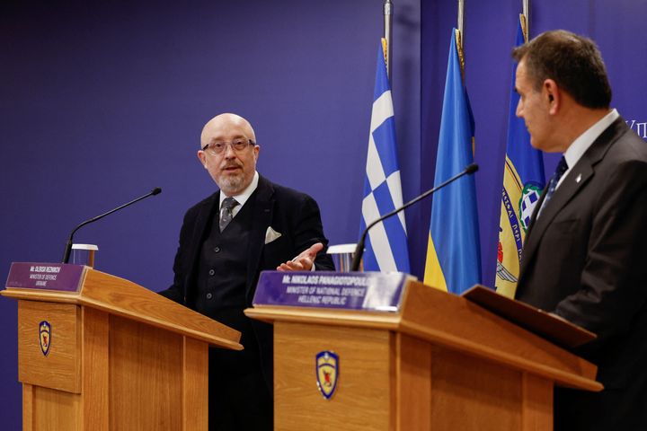 Greek Defence Minister Nikolaos Panagiotopoulos and Ukrainian Defence Minister Oleksii Reznikov give a joint statement at the Defence Ministry in Athens, Greece, April 6, 2023. REUTERS/Alkis Konstantinidis