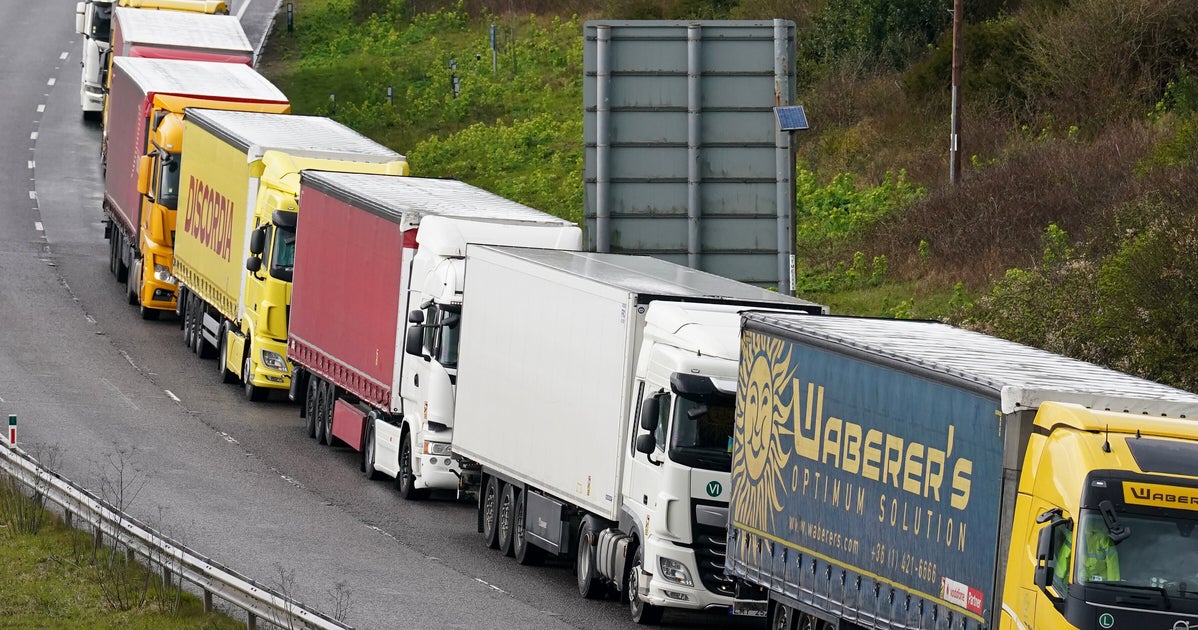 Long Queues Form At Dover Again Ahead Of Easter Weekend - Vimarsana News