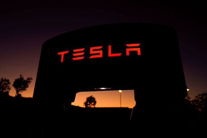 A Tesla supercharger is shown at a charging station in Santa Clarita, California. (REUTERS/Mike Blake)