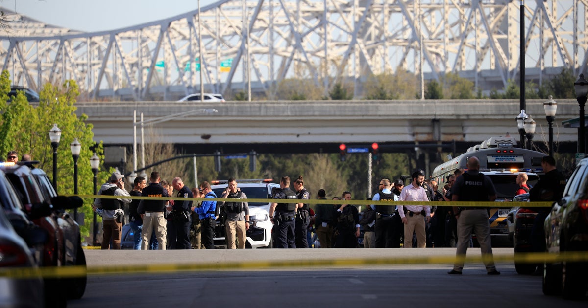 Police Say 5 Dead In Shooting At Bank Building In Downtown Louisville