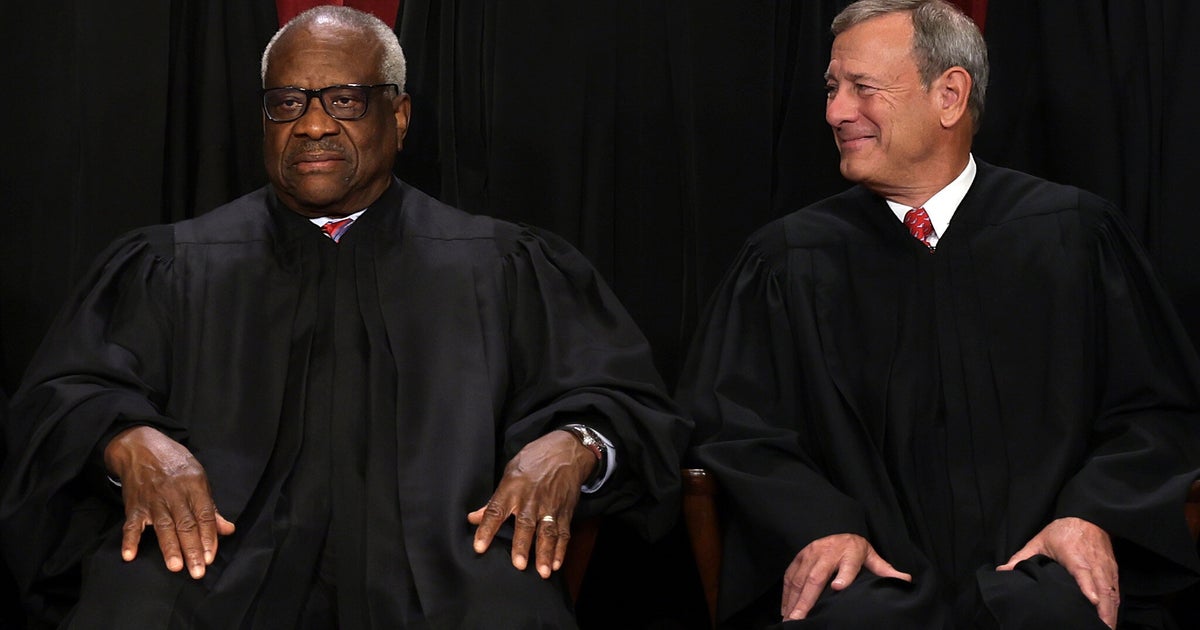 Senate Democrats Urge John Roberts To Probe Clarence Thomas’ Undisclosed Gifts Senate Democrats Urge John Roberts To Probe Clarence Thomas’ Undisclosed Gifts
