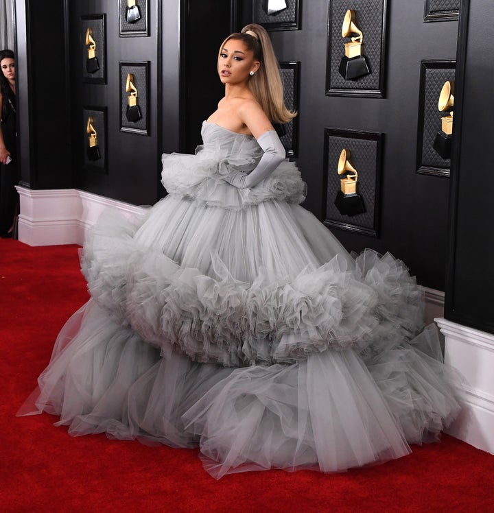 Ariana Grande comparece ao Grammy Awards em 26 de janeiro de 2020, em Los Angeles.