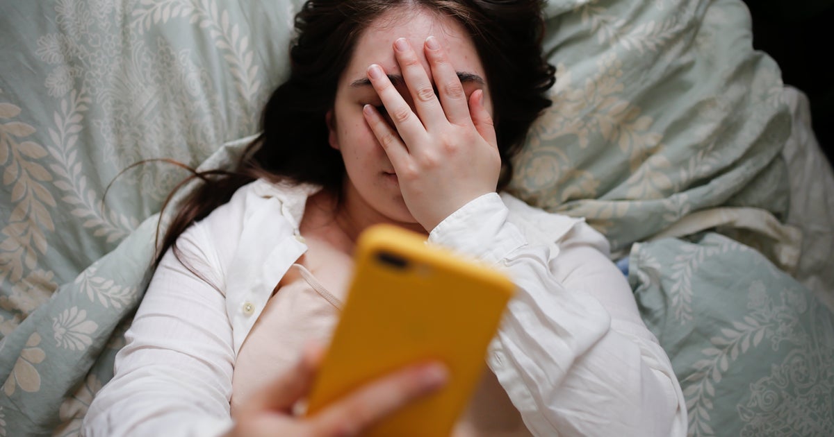Stop Checking Phone How To Stop Checking Your Phone First Thing In The Morning | HuffPost Life