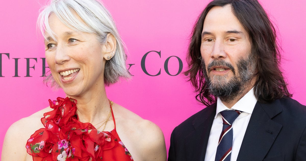 Keanu Reeves And Girlfriend Alexandra Grant Get Passionate At LA Art