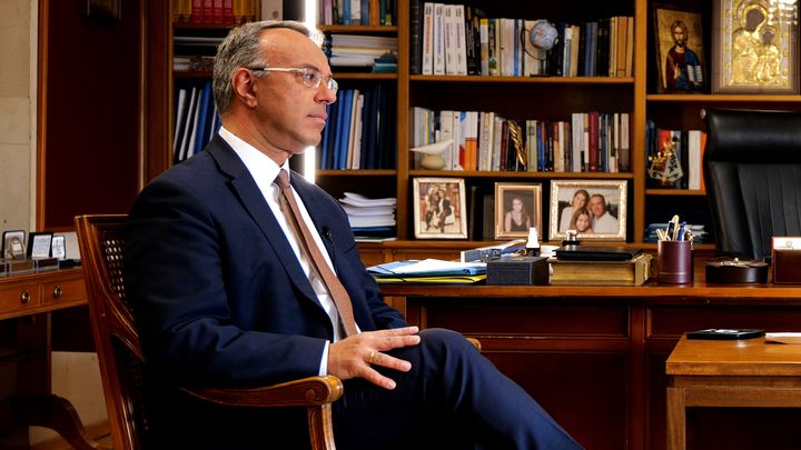 Ο υπουργός Οικονομικών Χρήστος Σταϊκούρας σε στιγμιότυπο στο γραφείο του.