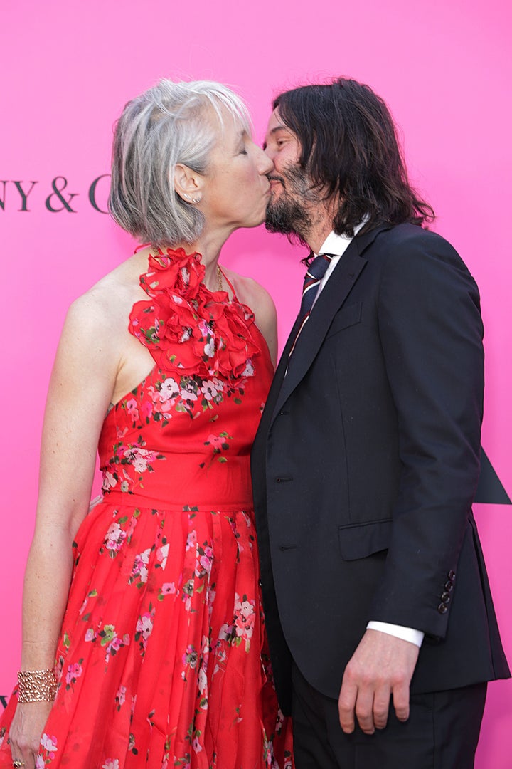 Keanu Reeves Post Keanu Reeves Kisses Girlfriend Alexandra Grant On Red Carpet | HuffPost ...