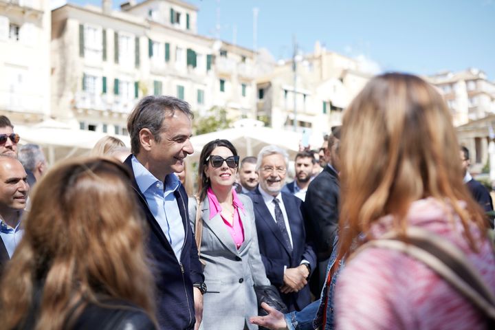 Στιγμιότυπο από την επίσκεψη του πρωθυπουργού στην Κέρκυρα