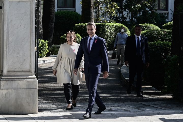 Ο Κυριάκος Μητσοτάκης έξω από το Προεδρικό Μέγαρο, μετά από παλαιότερη συνάντηση του με την Κατερίνα Σακελλαροπούλου